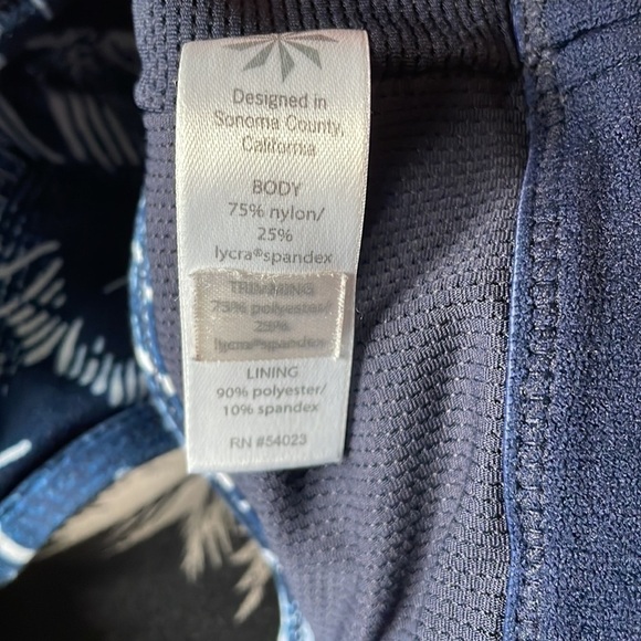 Athleta Hyper Focused Blue Floral Sports Bra - Picture 4 of 5